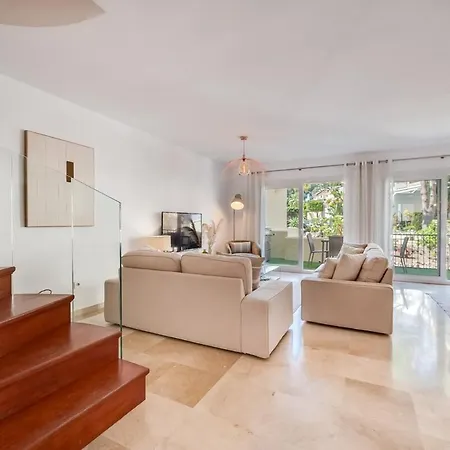 New Spacious Townhouse In Apartament Marbella