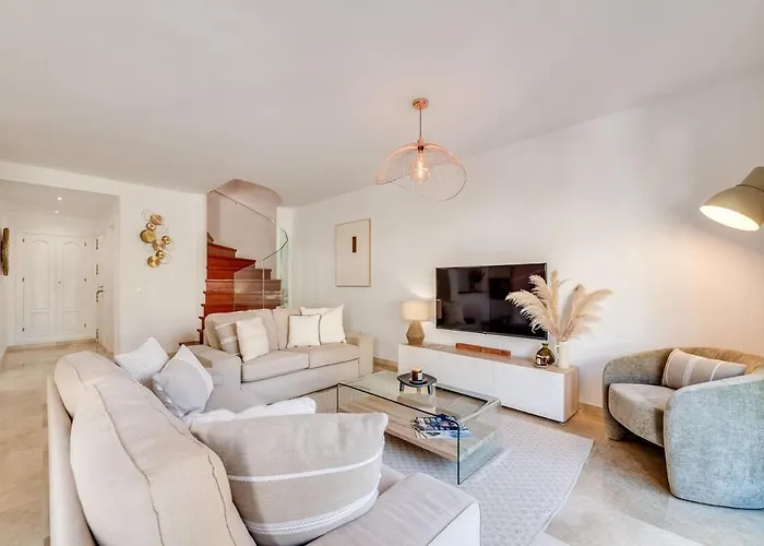 New Spacious Townhouse In Apartment