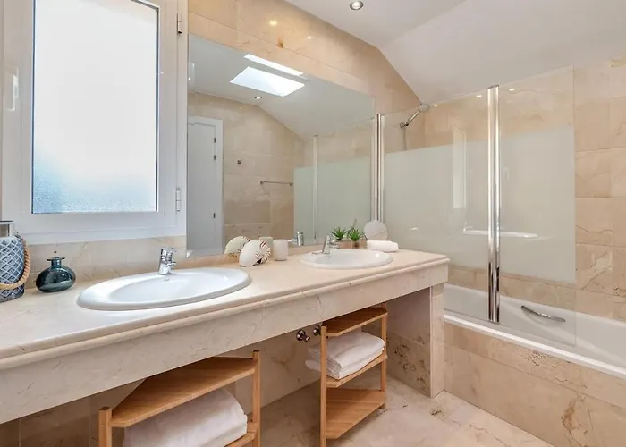 Apartment New Spacious Townhouse In