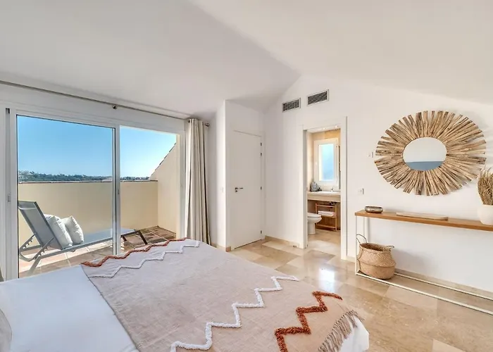 New Spacious Townhouse In Apartment *