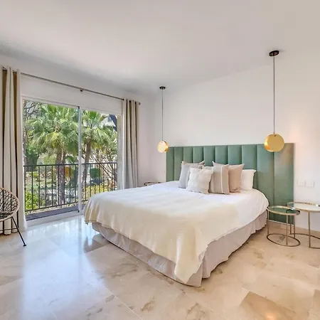New Spacious Townhouse In 马尔韦利亚