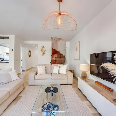 Апартаменты New Spacious Townhouse In Марбелья