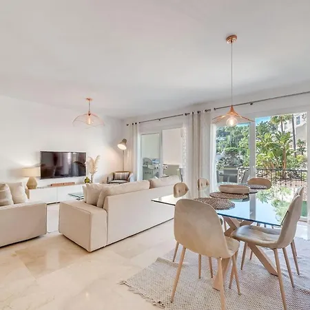 New Spacious Townhouse In 马尔韦利亚