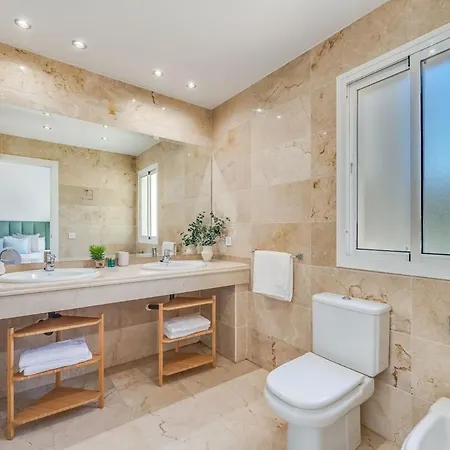 Апартаменты New Spacious Townhouse In