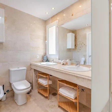 Апартаменты New Spacious Townhouse In Марбелья