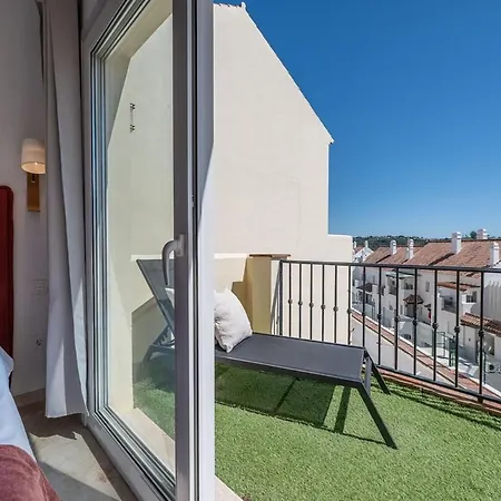 New Spacious Townhouse In Apartman