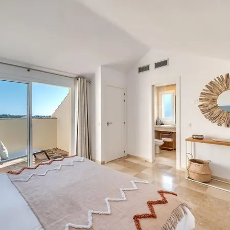 New Spacious Townhouse In Apartman *