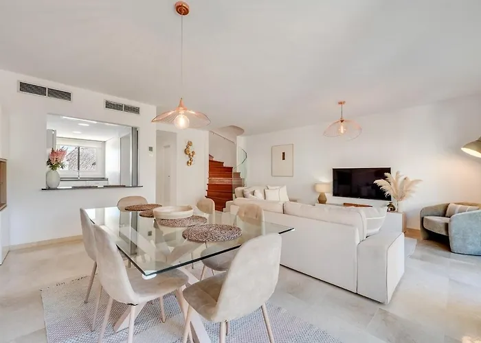 New Spacious Townhouse In * Marbella