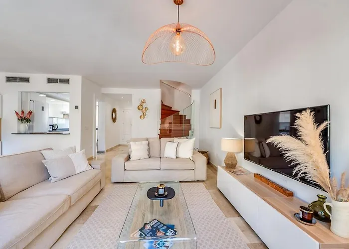 Apartman New Spacious Townhouse In Marbella