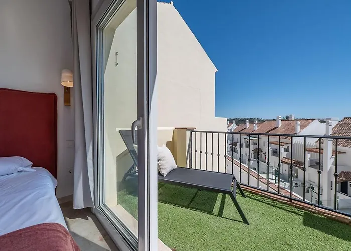 New Spacious Townhouse In Apartman